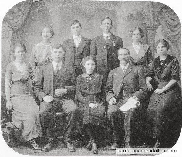 MacKenzie Family taken c1914